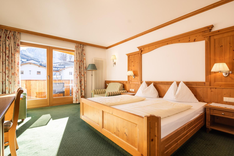Bedroom 2, Hotel Sonnenhof, Bolzano