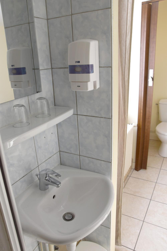Bathroom 4