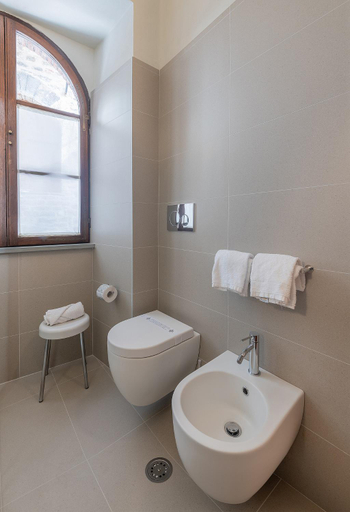 Bathroom 5, Hotel Gattapone, Perugia