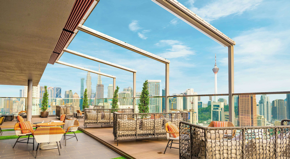Exterior & Views 25