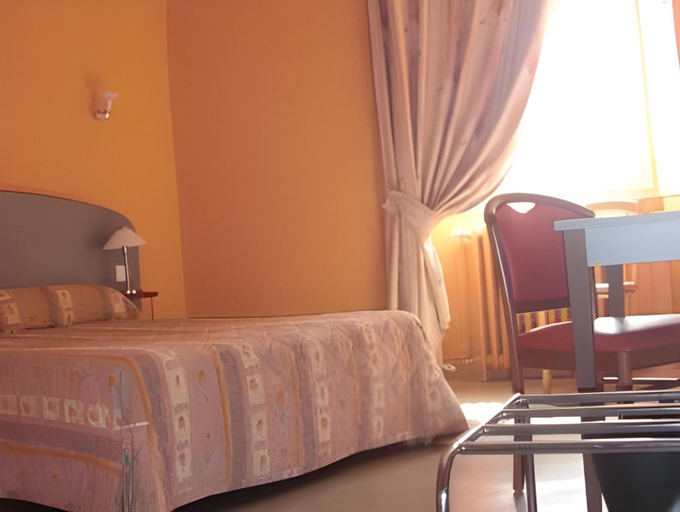 Bedroom 2, Logis Hotel de France, Haute-Vienne