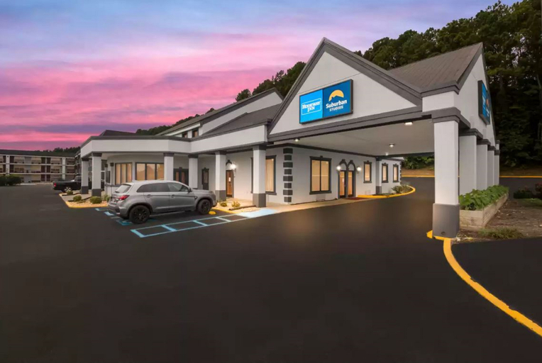 Exterior & Views 1, Rodeway Inn Cleveland, Bradley