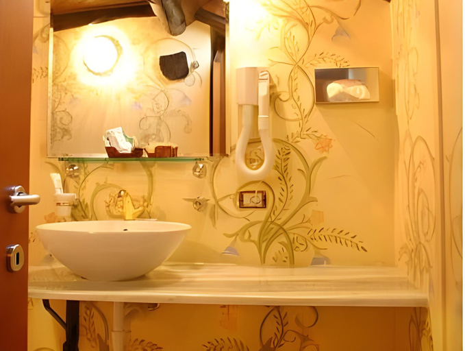 Bathroom 3, Hotel Leon D'Oro, Novara