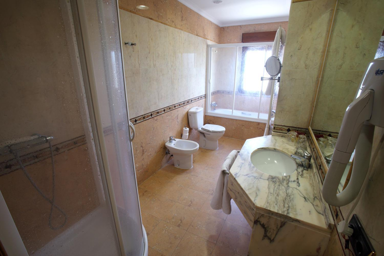 Bathroom 4, Hotel El Pentagono, Ávila