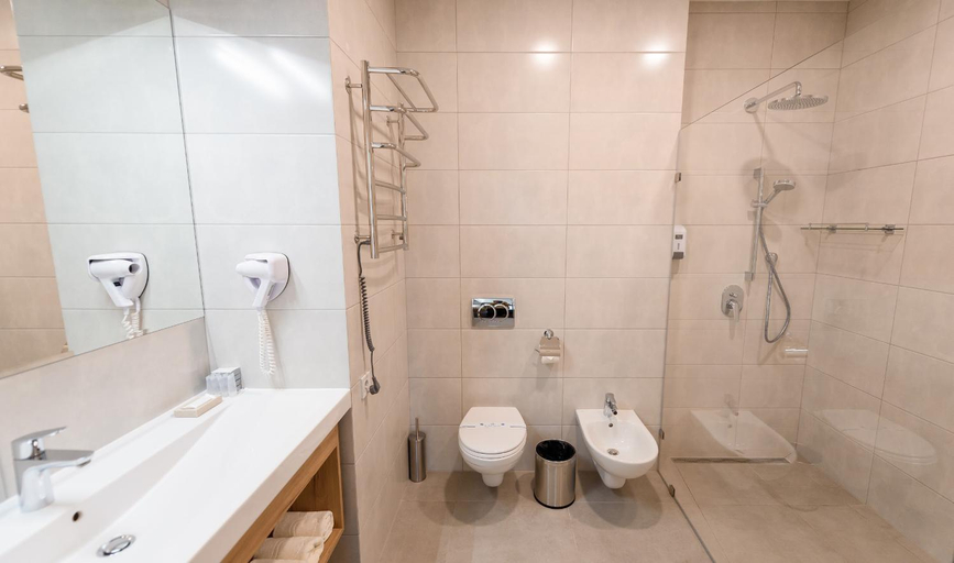 Bathroom 4, Nota Bene, L'vivs'ka
