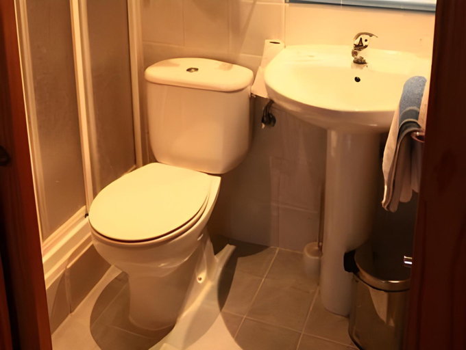 Bathroom, Hostal Escartin, Huesca