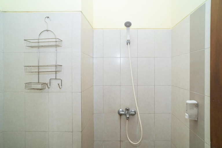 Bathroom 25