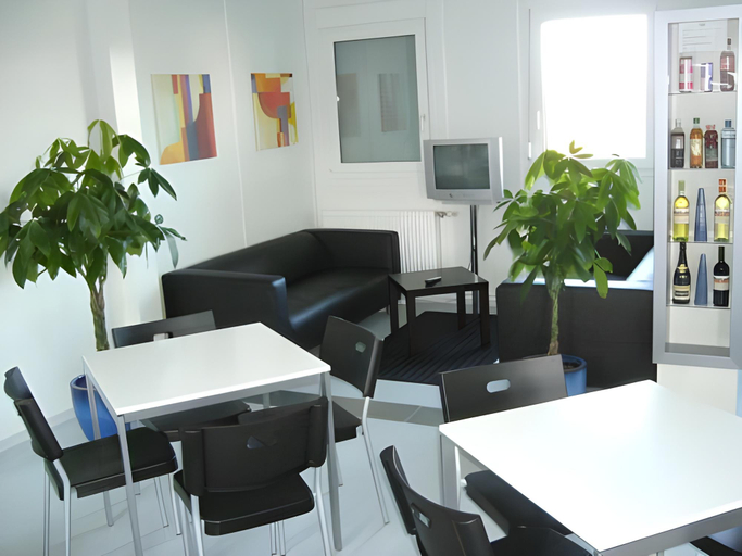 Others 5, Tour-Motel, Mistelbach