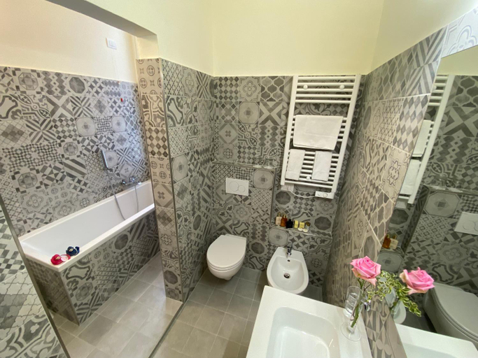 Bathroom 16