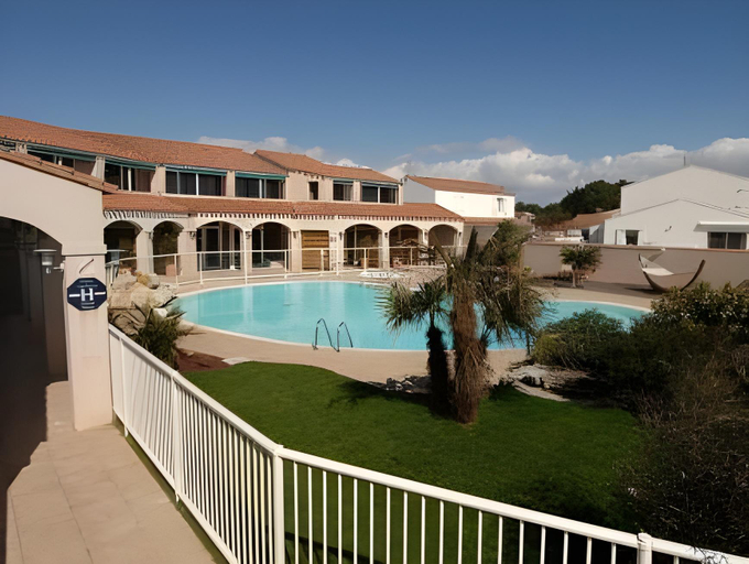 Exterior & Views 1, Hotel Restaurant Le Grand Large - Face a la plage - Ile de Re, Charente-Maritime