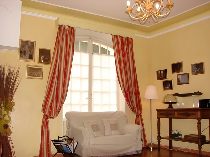 Others 5, Hotel le Siecle, Vaucluse