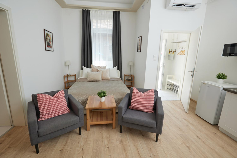 5, Casa Bona, Budapesti