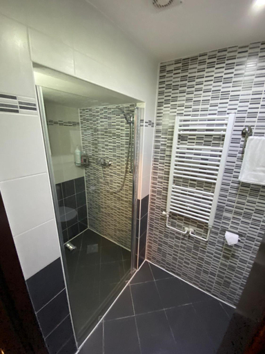 Bathroom 2, Central Station Studios, Praha 1
