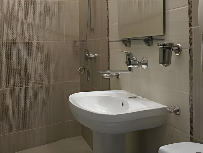 Bathroom 2, Hotel Apartments Adresa