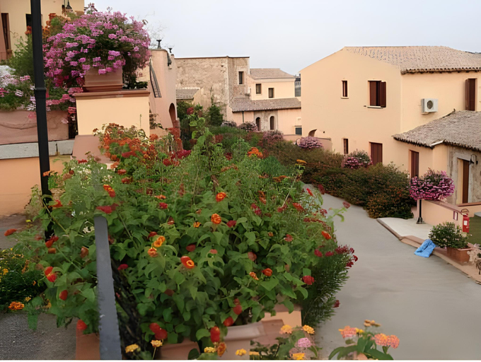 Others 5, Residence Li Troni, Nuoro
