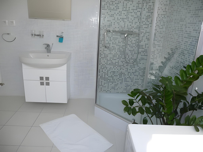 Bathroom 2, Hotel Litovel, Komárno