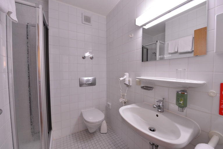 Bathroom 5, Tagungszentrum Schmerlenbach, Aschaffenburg