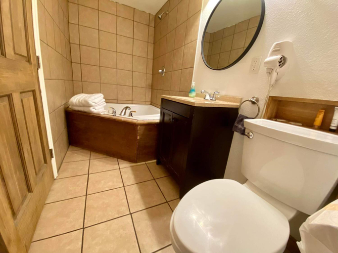 Bathroom 5, The Green Mountain Falls Lodge, El Paso