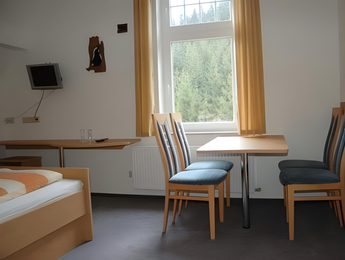 Bedroom 2, Waldgasthaus & Berghotel Steinerne Renne, Harz