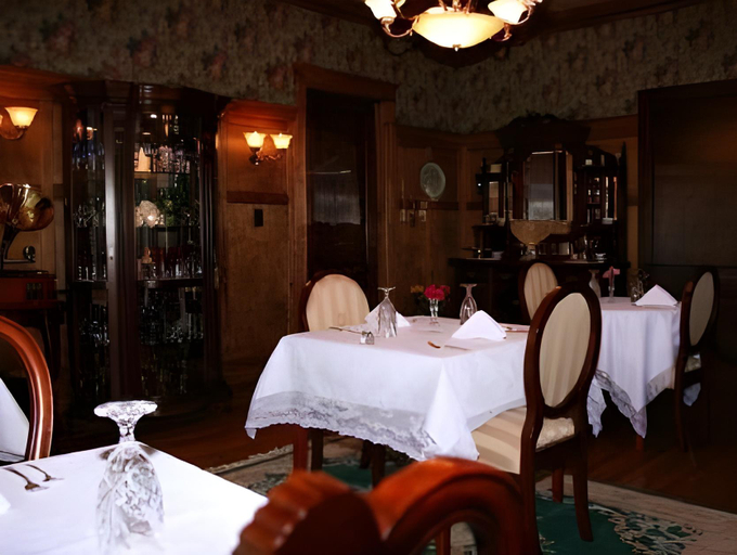 Food & Drinks 4, The Inn on Front Street, Iredell