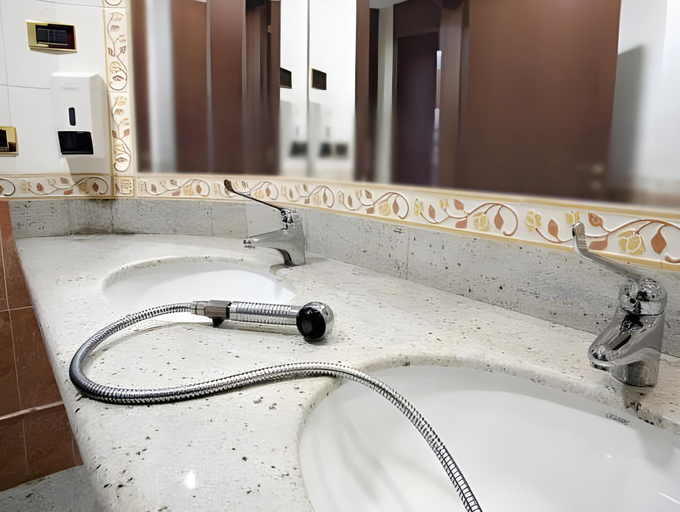 Bathroom 5, Palace Hotel, Macerata