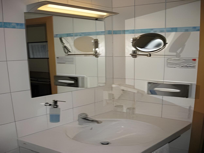 Bathroom 4, Schäfers Hotel, Vechta