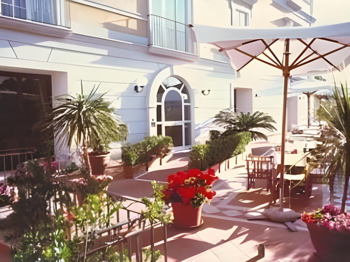 Exterior & Views 1, Hotel Gajeta, Latina