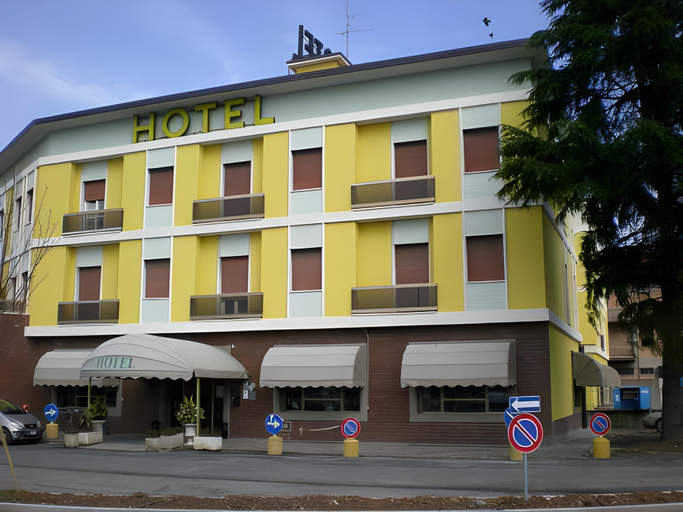 Others 5, Hotel Industria, Brescia