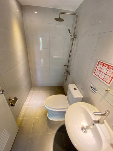Bathroom 4, Victoria's B & B, Puerto Galera