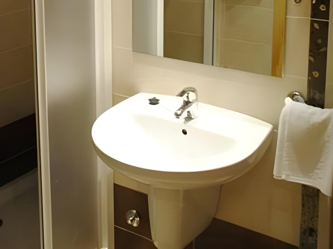 Bathroom 4, Hotel Alegria, Cáceres