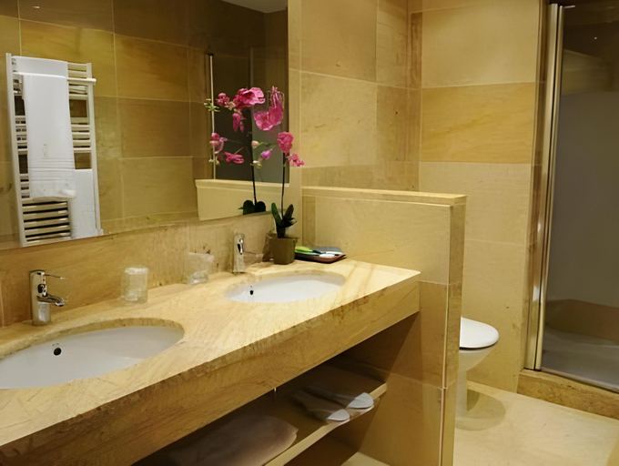 Bathroom 4, Posada Dona Urraca, Zamora
