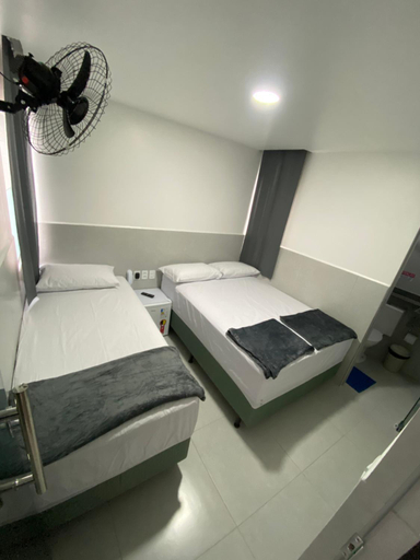 Bedroom 3, Suite com banheiro privativo em Pousada recem construida,a 500mts do patio do forro, Caruaru