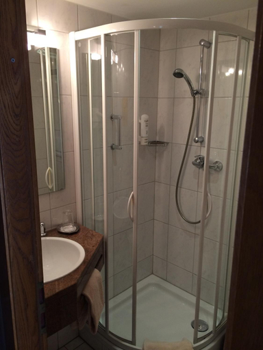 Bathroom 3, Hotel Neumayr, München