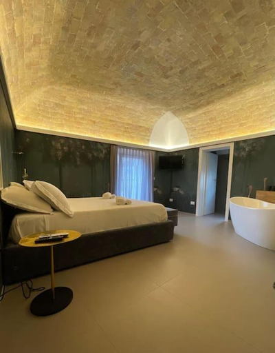 Others 5, 23_26 B&B, Bari