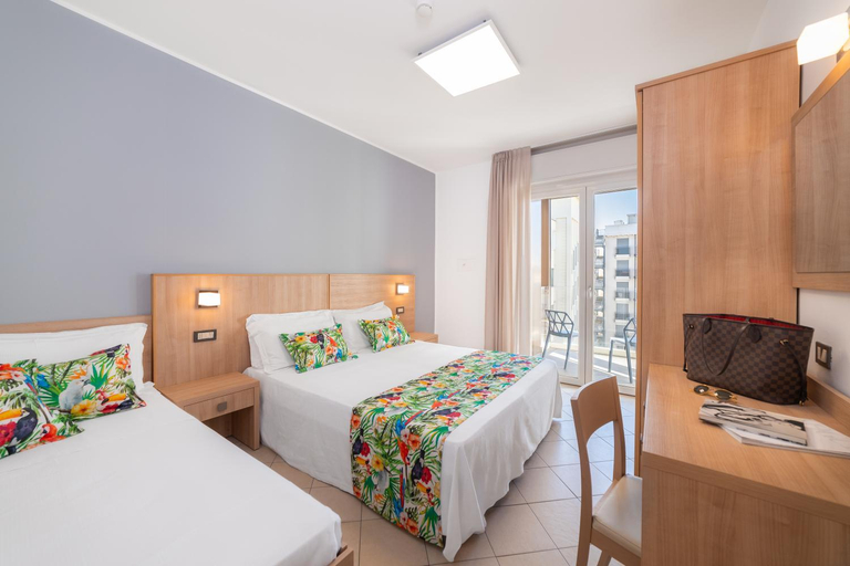 Others 5, Hotel Amalfi, Rimini