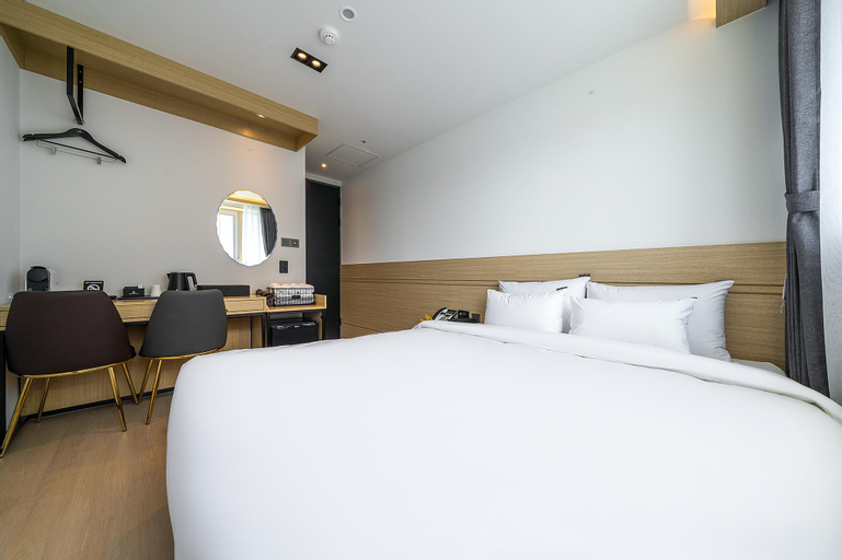 Bedroom 27