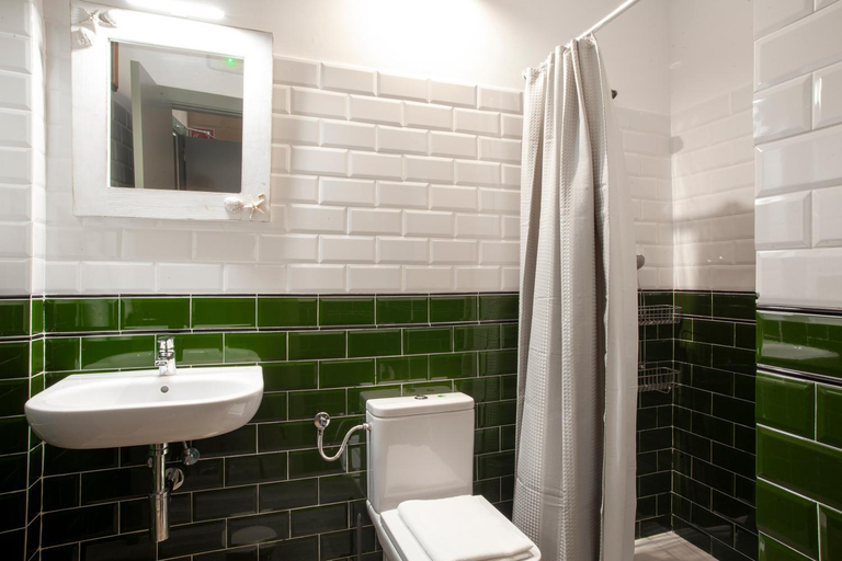 Bathroom 2, Priorat Aparthotel, Tarragona