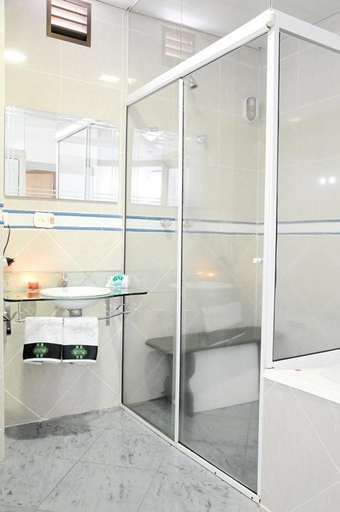 Bathroom 13
