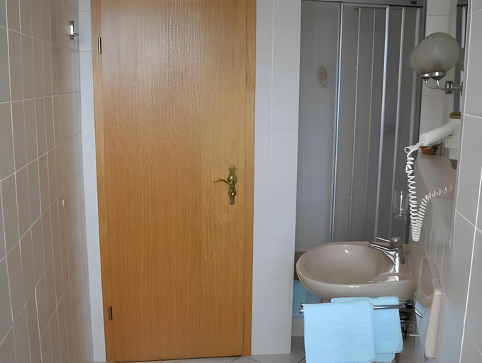 Bathroom 5, Gasthof & Hotel Zur Linde, Erzgebirgskreis
