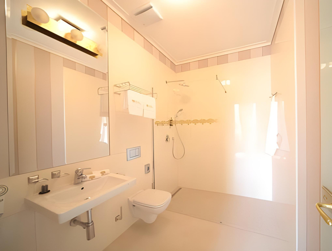 Bathroom 5, Art Hotel Kastiel, Senec
