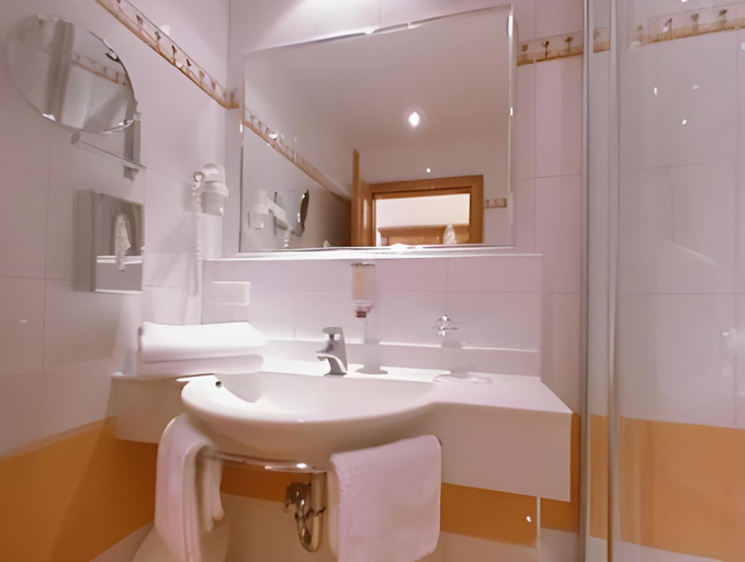 Bathroom 4, Hotel Almschlossl & Schrotteralm, Sankt Johann im Pongau
