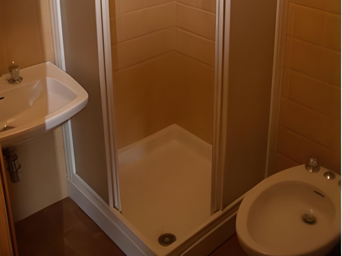 Bathroom 2, Residence Mirage, Sondrio