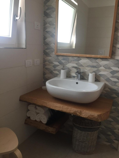 Others 5, LE RONDINI HOUSE, Bari