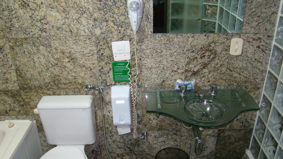 Bathroom 16