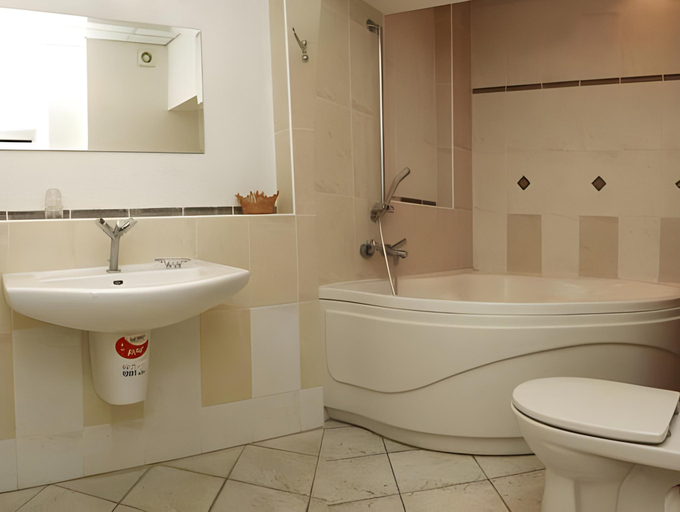 Bathroom 2, Best Apartment Plosha Rynok, L'vivs'ka