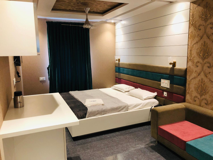 Others 4, C M HOTEL, Dharmapuri
