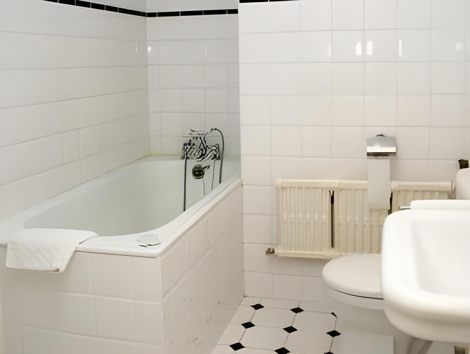 Bathroom 2, Hotel De L'Europe, Meurthe-et-Moselle