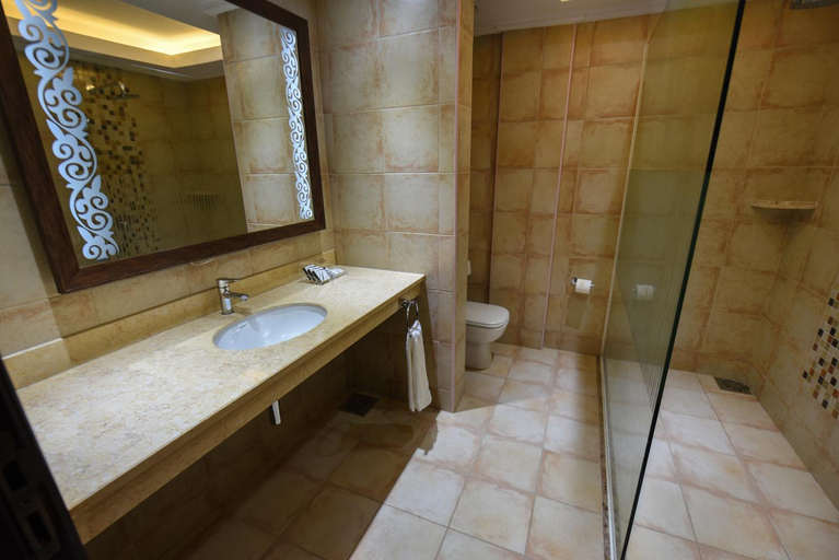 Bathroom 4, Casa Solada, Kampala
