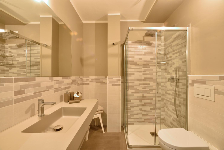 Bathroom 16