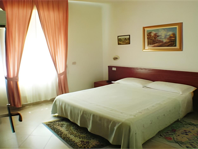 Others 4, Hotel Mignon, Milano